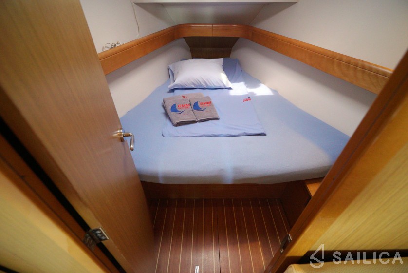 Sun Odyssey 36i - Yacht Charter Sailica
