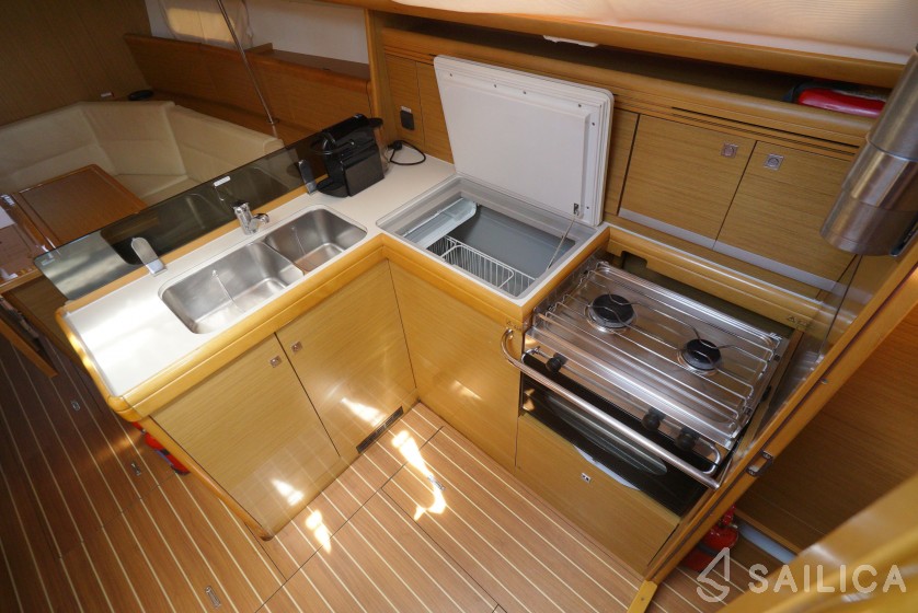Sun Odyssey 36i - Yacht Charter Sailica
