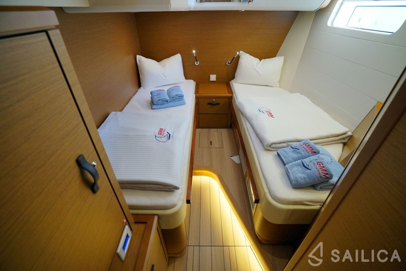 Jeanneau 64 - Yacht Charter Sailica