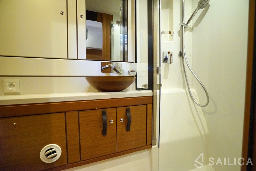 Jeanneau 64 - Yacht Charter Sailica