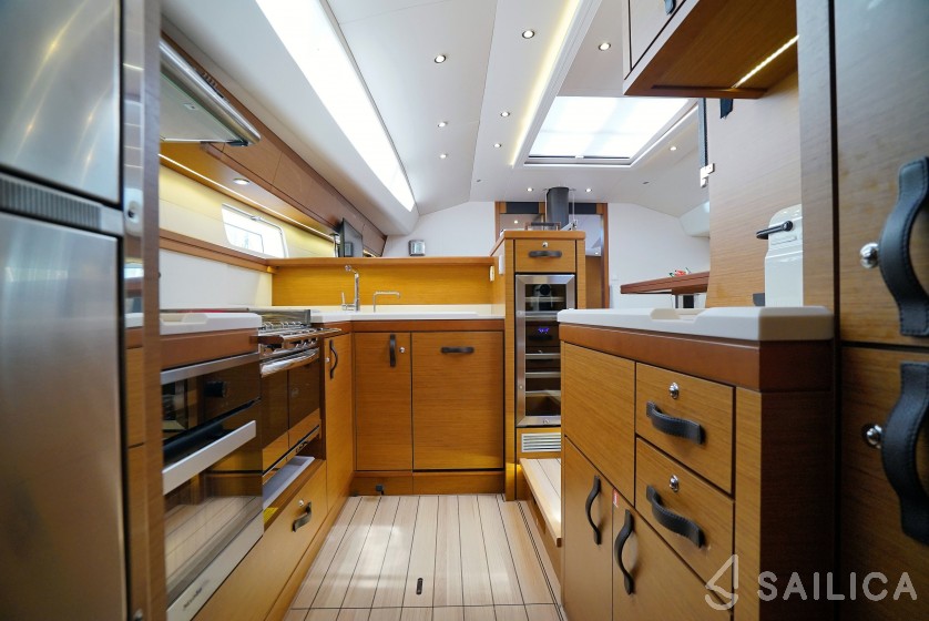 Jeanneau 64 - Yacht Charter Sailica