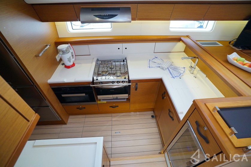 Jeanneau 64 - Yacht Charter Sailica
