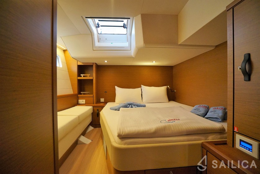 Jeanneau 64 - Yacht Charter Sailica