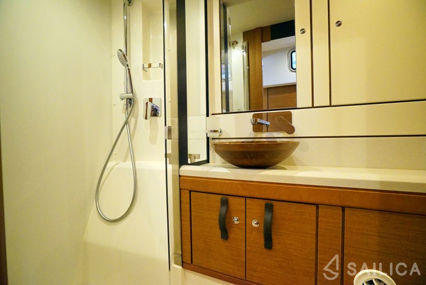 Jeanneau 64 - Yacht Charter Sailica