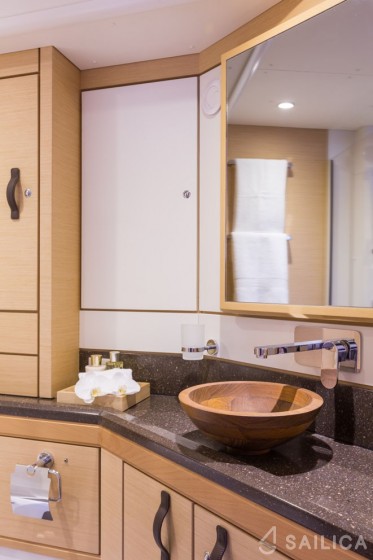 Jeanneau 64 - Yacht Charter Sailica