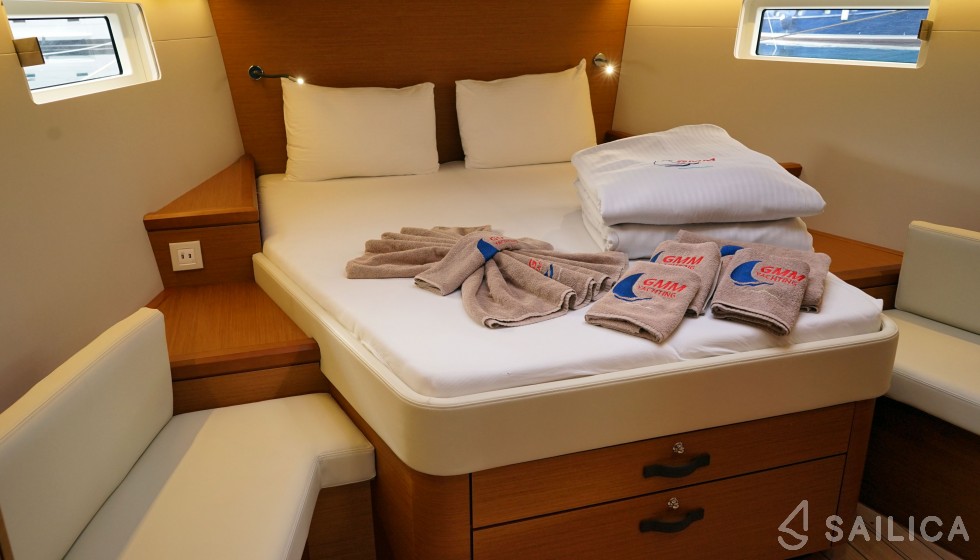 Jeanneau 51 - Yacht Charter Sailica