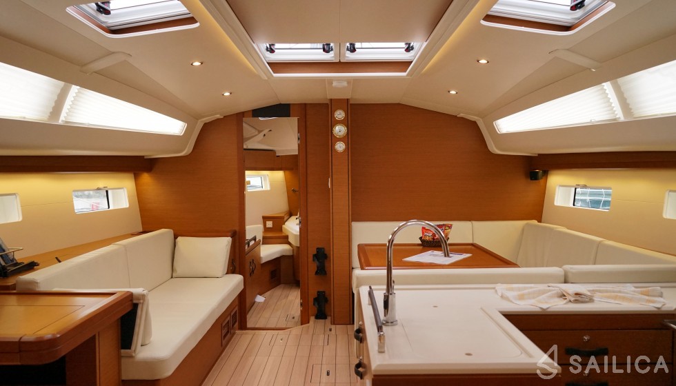 Jeanneau 51 - Yacht Charter Sailica