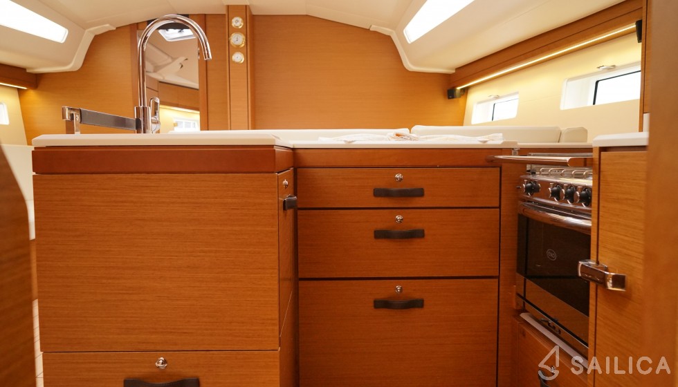 Jeanneau 51 - Yacht Charter Sailica