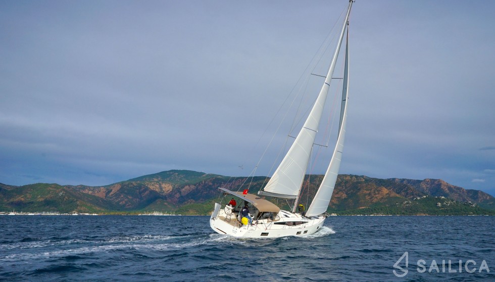 Jeanneau 51 - Yacht Charter Sailica