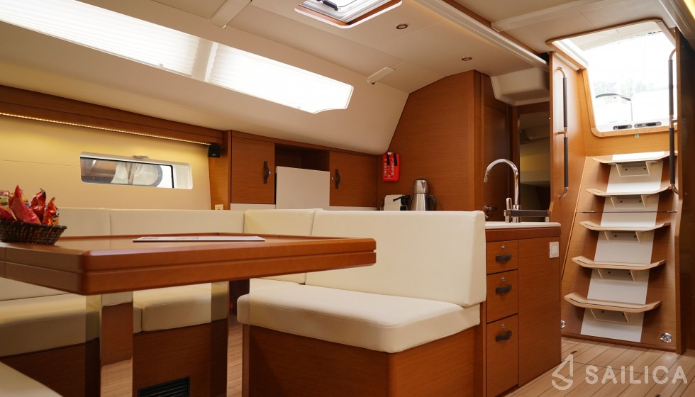 Jeanneau 51 - Yacht Charter Sailica