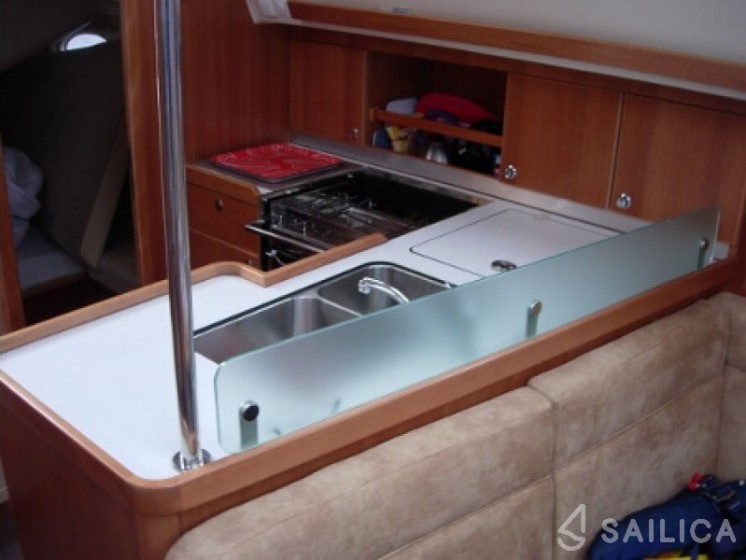 Elan 384 Impression - Yacht Charter Sailica