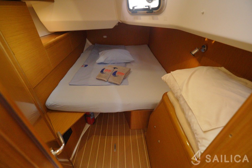 Sun Odyssey 44i - Yacht Charter Sailica