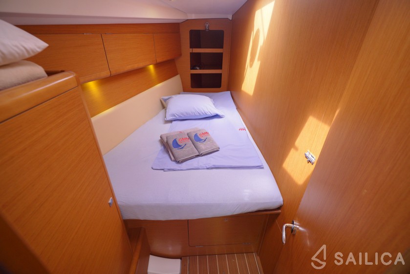 Sun Odyssey 44i - Yacht Charter Sailica
