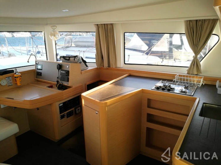 Lagoon 42 - Yacht Charter Sailica