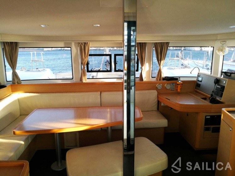 Lagoon 42 - Yacht Charter Sailica