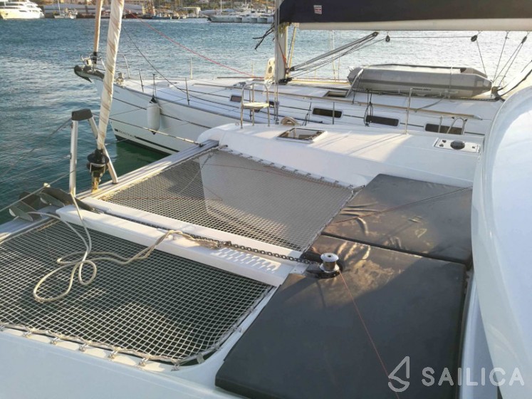 Lagoon 42 - Yacht Charter Sailica