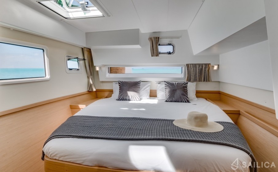 Lagoon 42 - Yacht Charter Sailica