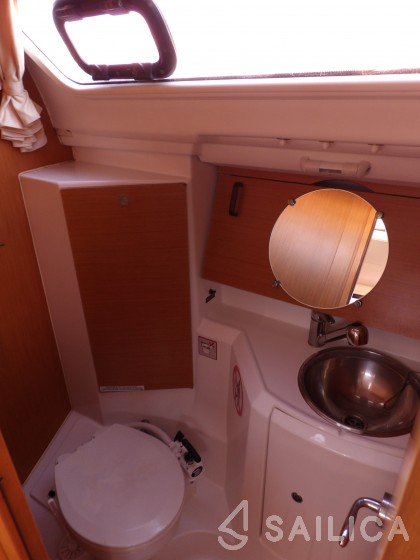 Sun Odyssey 36i - Yacht Charter Sailica