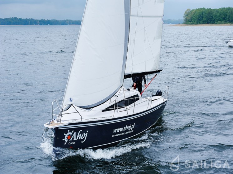Maxus 26 Prestige - Yacht Charter Sailica
