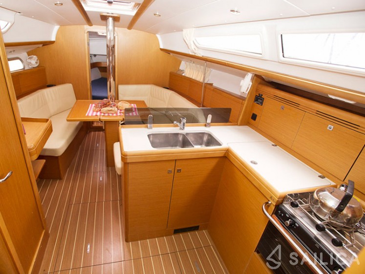 Sun Odyssey 36i - Yacht Charter Sailica