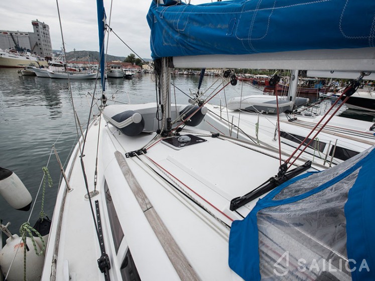 Sun Odyssey 36i - Yacht Charter Sailica