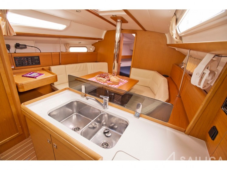 Sun Odyssey 36i - Yacht Charter Sailica