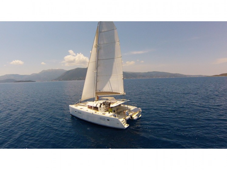 Lagoon 400 - Yacht Charter Sailica