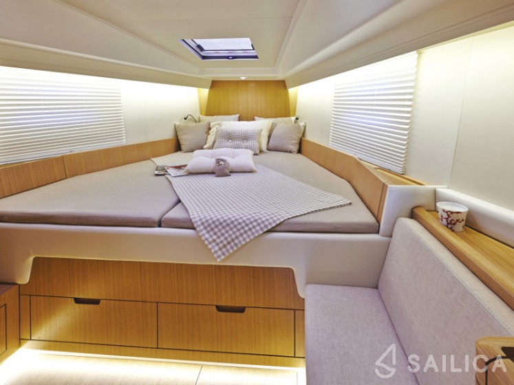 Azuree 46 - Yacht Charter Sailica