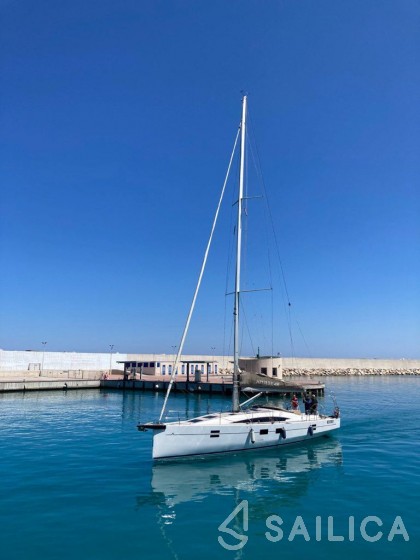 Azuree 46 - Yacht Charter Sailica