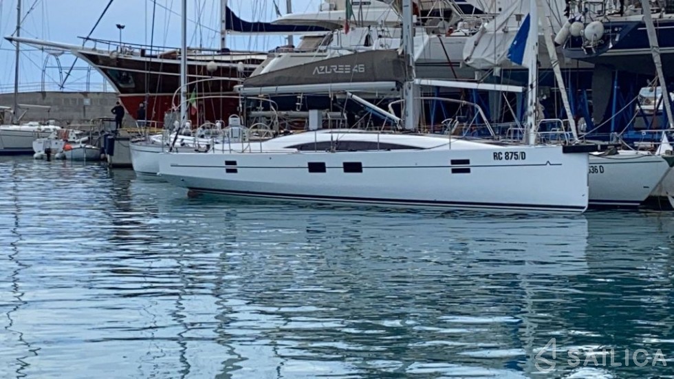 Azuree 46 - Yacht Charter Sailica