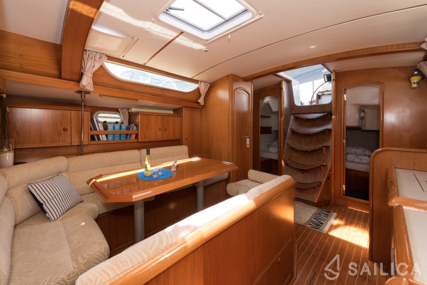 Sun Odyssey 42.2 Exclusive - 3 cab. - Yacht Charter Sailica