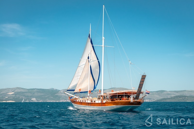 Gulet - Yacht Charter Sailica