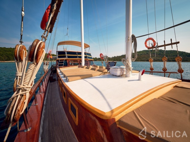 Gulet - Yacht Charter Sailica