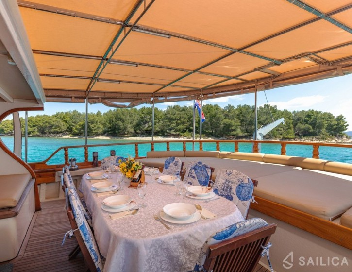 Gulet - Yacht Charter Sailica