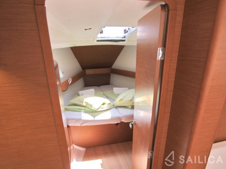 Sun Odyssey 419 - Yacht Charter Sailica