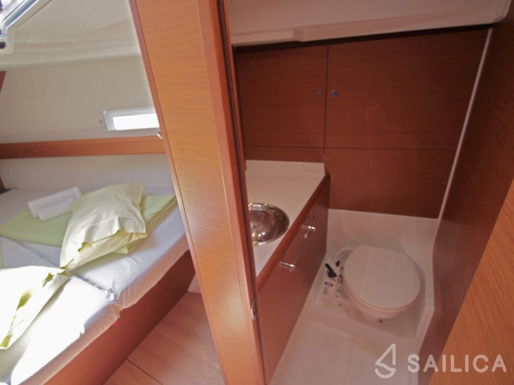 Sun Odyssey 419 - Yacht Charter Sailica