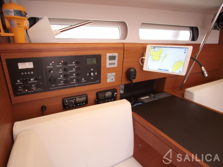 Sun Odyssey 419 - Yacht Charter Sailica