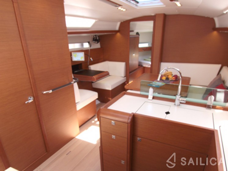 Sun Odyssey 419 - Yacht Charter Sailica