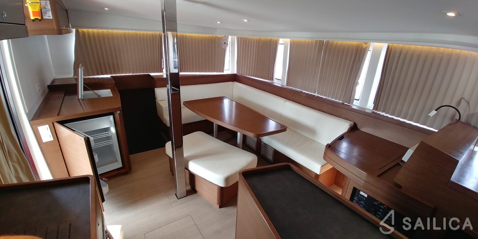 Lagoon 42 - Yacht Charter Sailica