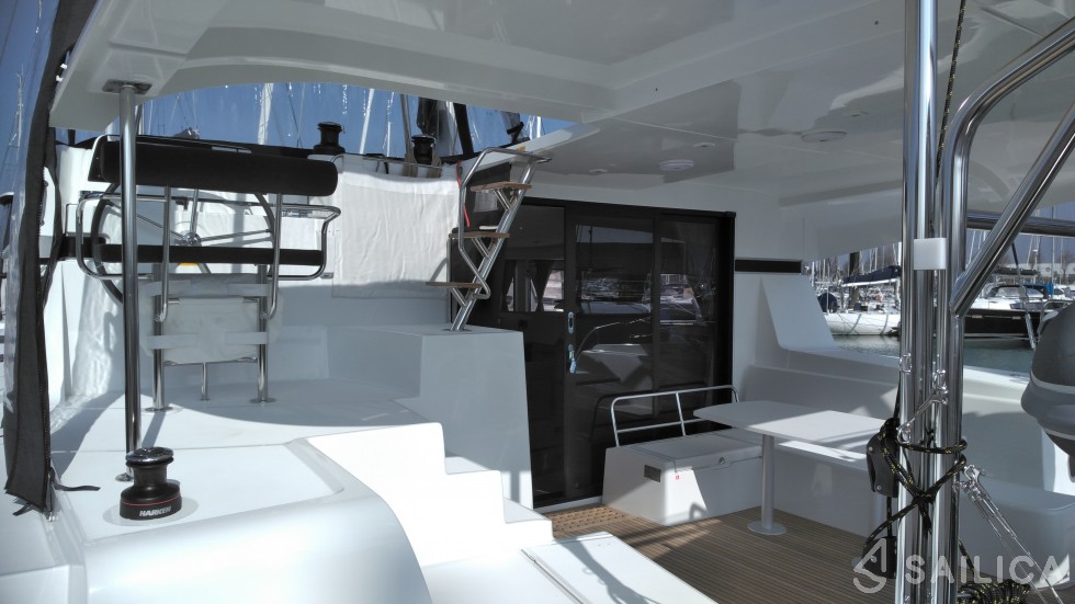 Lagoon 42 - Yacht Charter Sailica