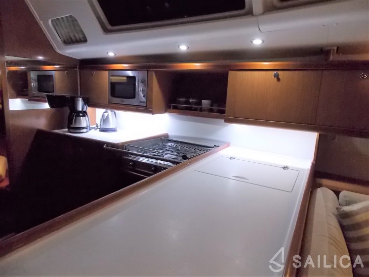 Oceanis 54 - Yacht Charter Sailica