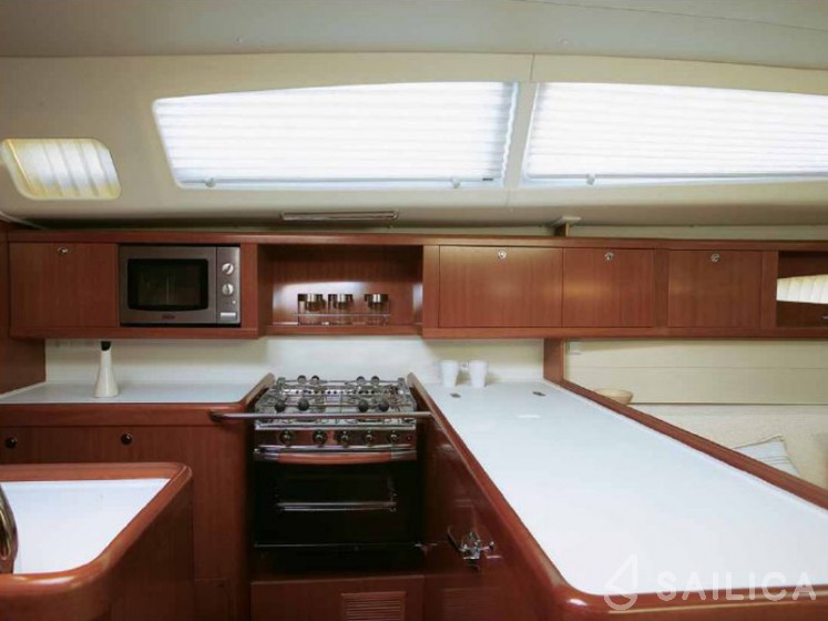 Oceanis 54 - Yacht Charter Sailica
