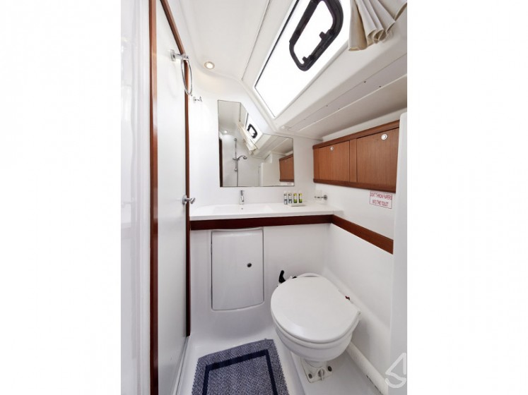 Oceanis 54 - Yacht Charter Sailica
