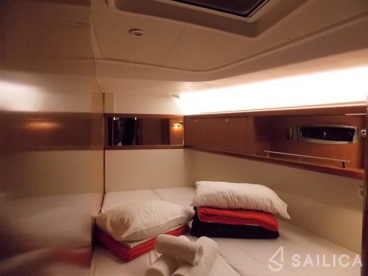 Oceanis 54 - Yacht Charter Sailica