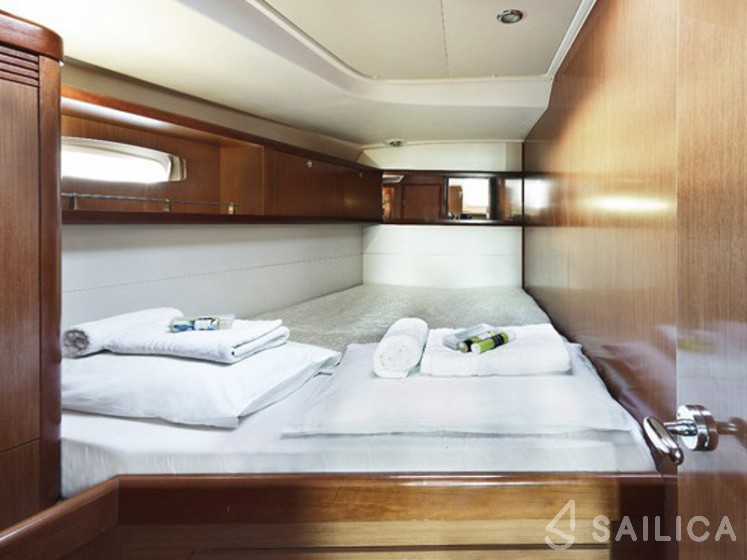 Oceanis 54 - Yacht Charter Sailica