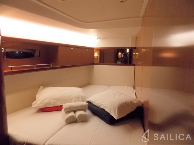 Oceanis 54 - Yacht Charter Sailica