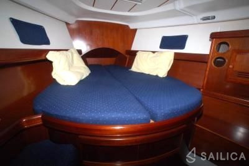 Oceanis 423 - Yacht Charter Sailica