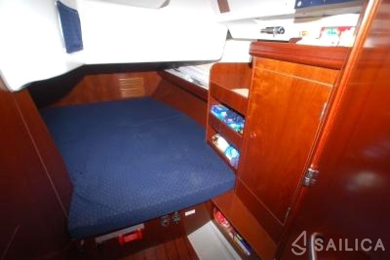 Oceanis 423 - Yacht Charter Sailica