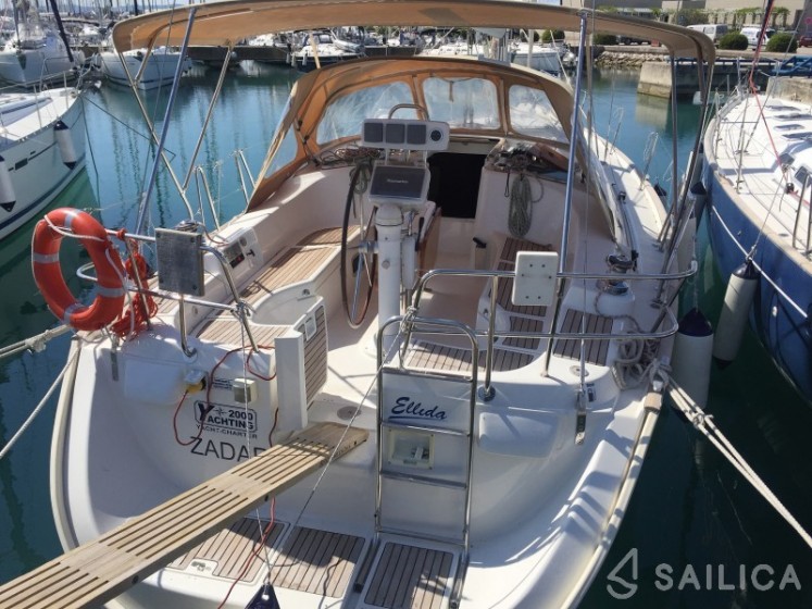 Oceanis 423 - Yacht Charter Sailica
