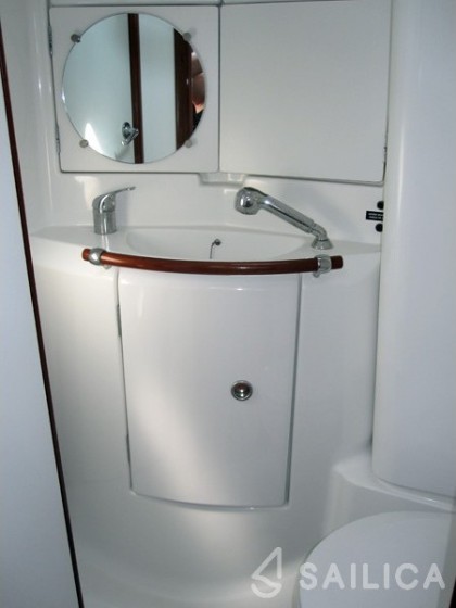 Oceanis 423 - Yacht Charter Sailica